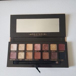 Anastasia Beverly Hills (ABH) Soft Glam eyeshadow palette